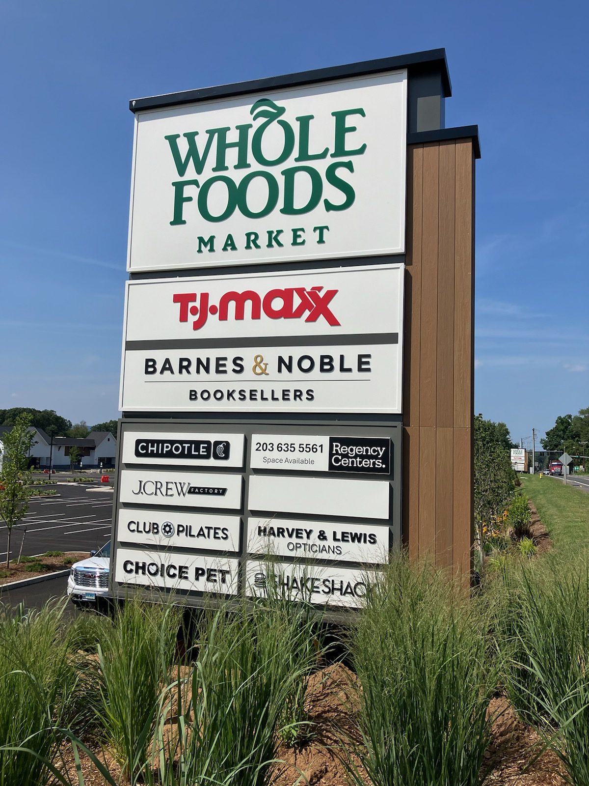 Pylon Signs in Connecticut Whole Foods Market